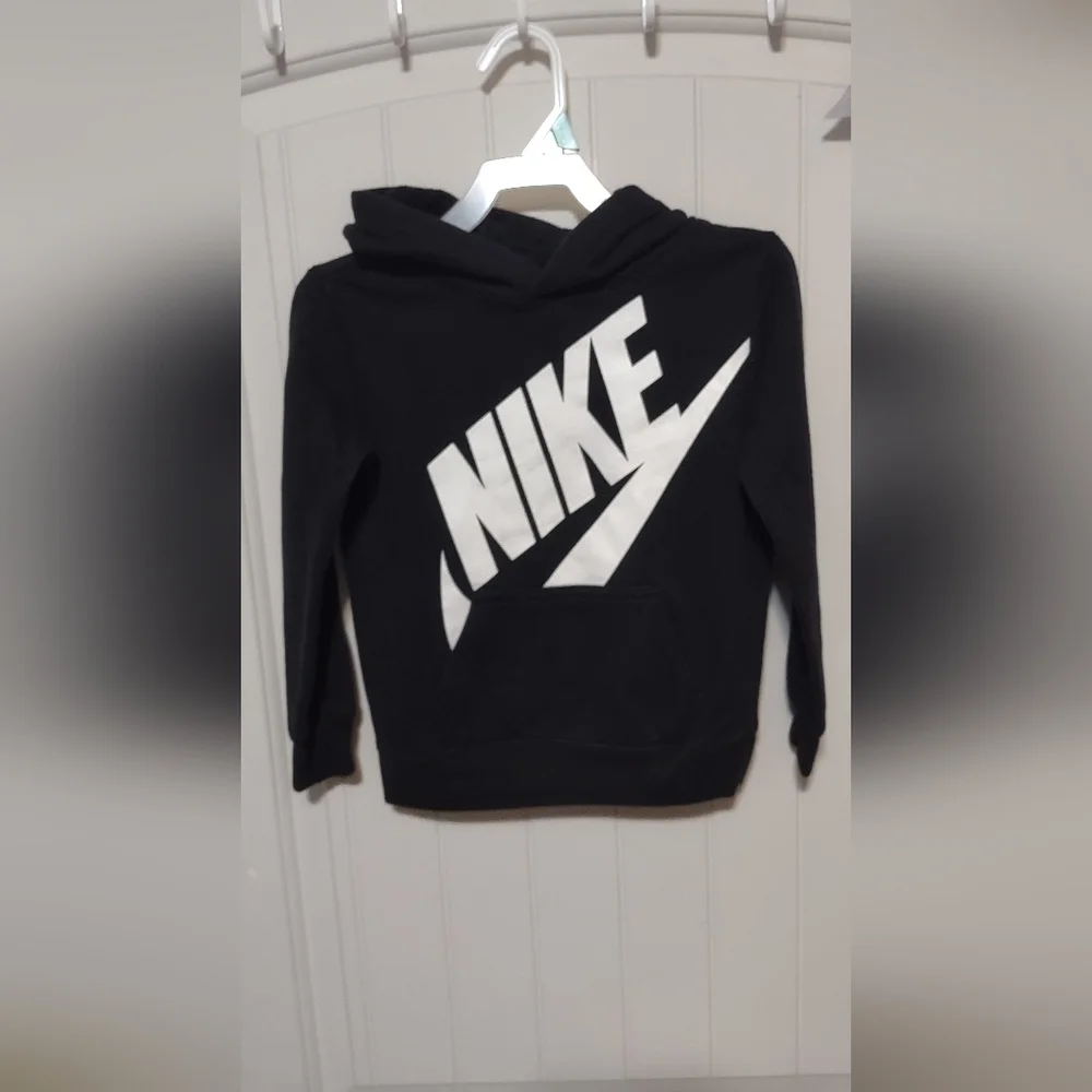 Nike sweater for boys size 4